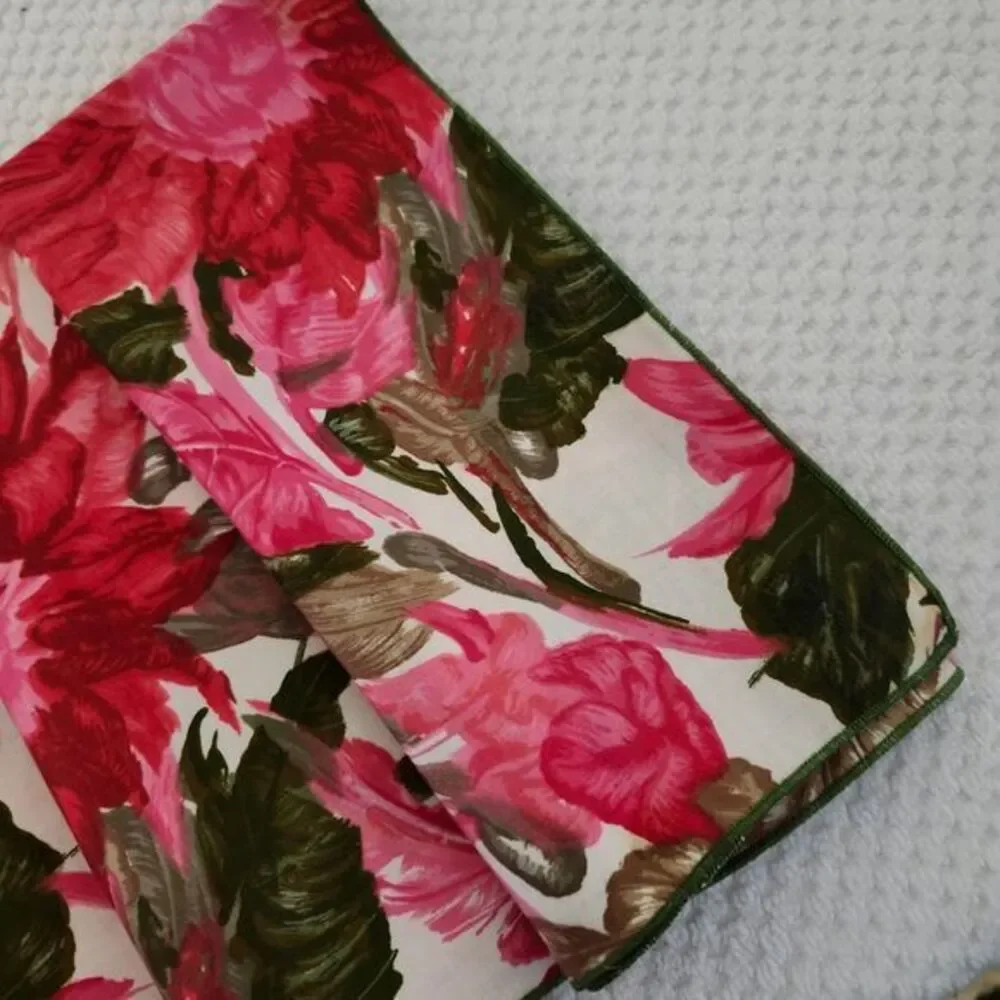 Napkins Set of 4 100% Cotton Mde in USA Red Pink Green Cream 16 x‎ 16 Beautiful